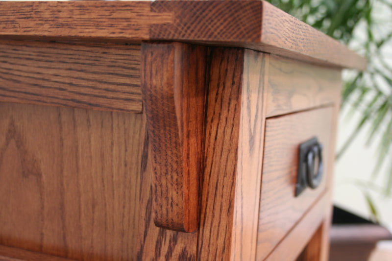 Close-up of Mission O-M258 Oak End Table corner detailing, showcasing fine craftsmanship and solid wood construction.