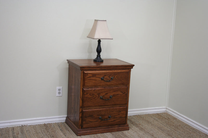 Traditional 3-Drawer Nightstand